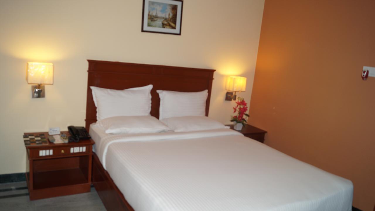 Hotel Grand Palace Chennai Ngoại thất bức ảnh