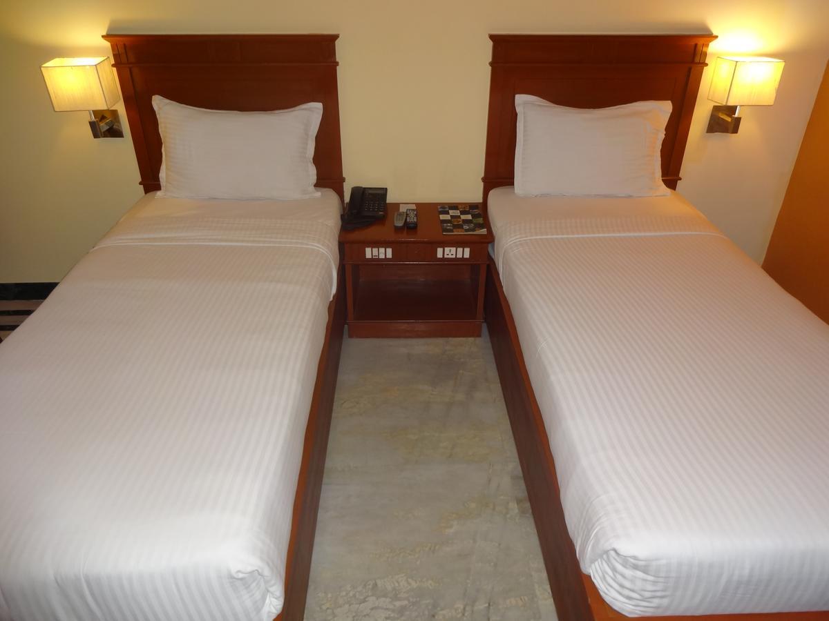 Hotel Grand Palace Chennai Ngoại thất bức ảnh