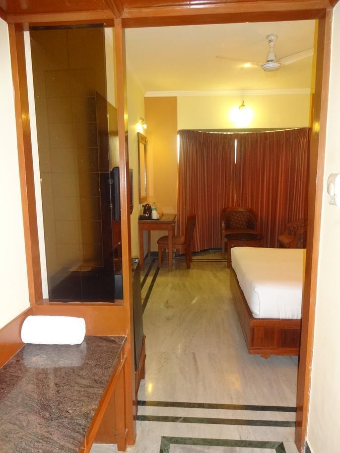 Hotel Grand Palace Chennai Ngoại thất bức ảnh